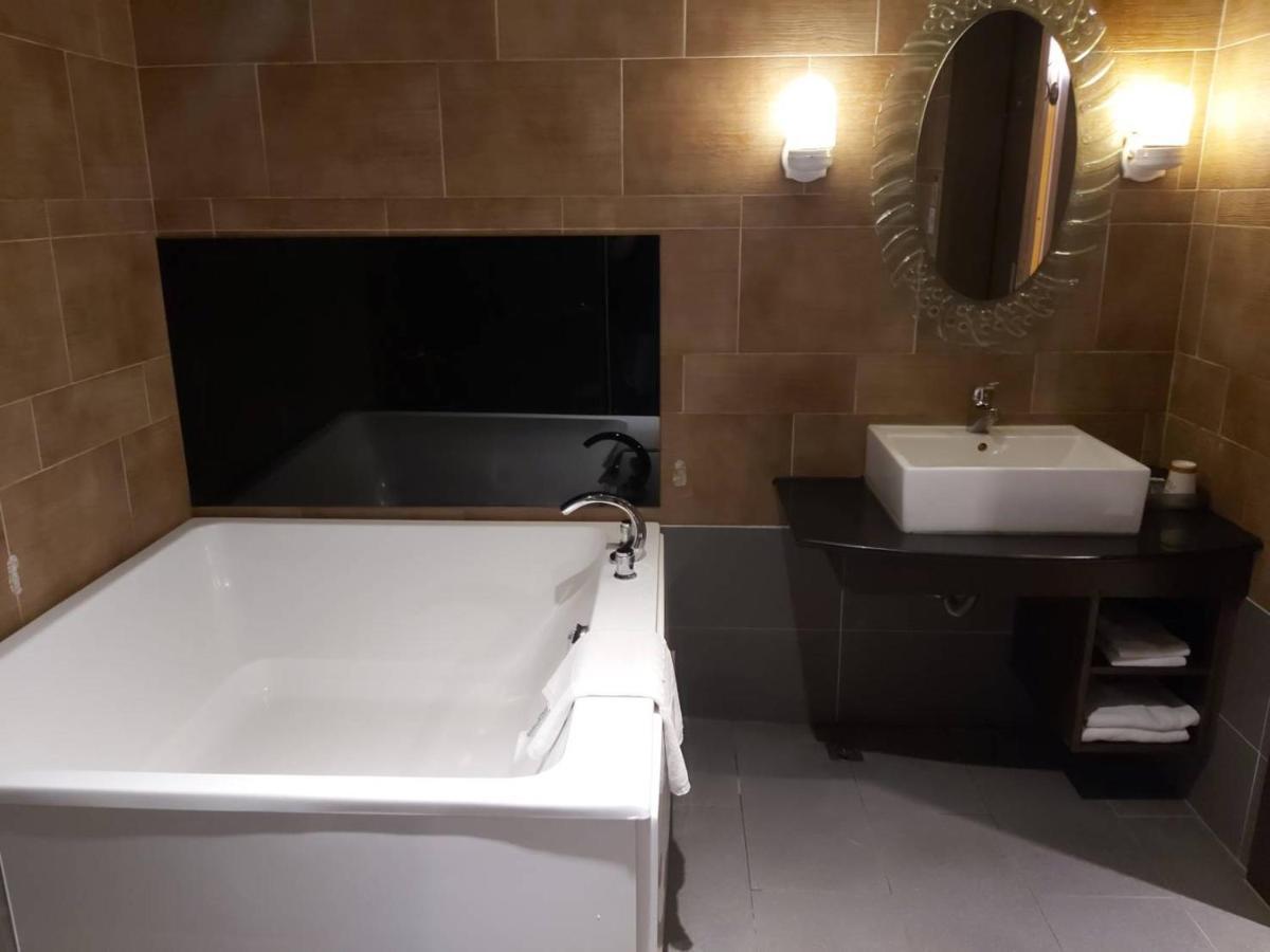 Chateau Motel Kaohsziung Kültér fotó