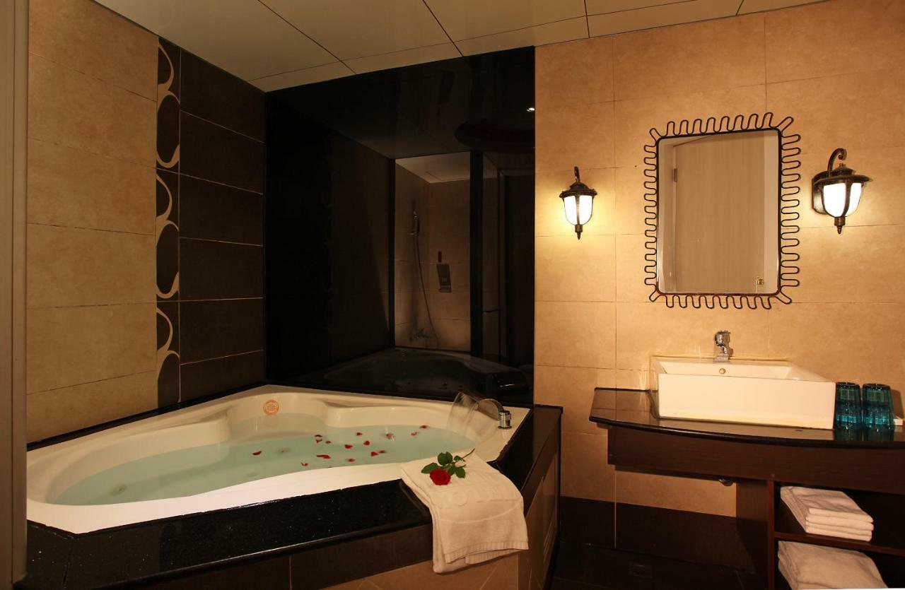Chateau Motel Kaohsziung Kültér fotó